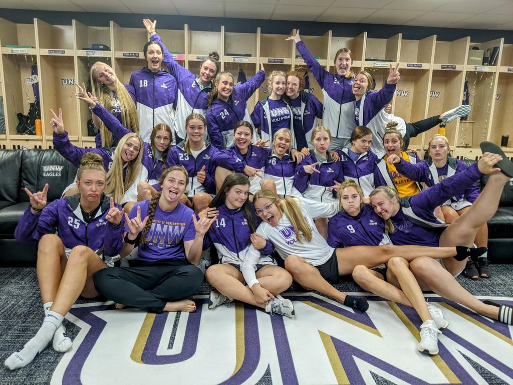 unwvb's tweet image. ✔️GEARED UP!

Onto the rest of our busy orientation day (NCAA compliance, headshots, concussion screening, all-athlete chapel).