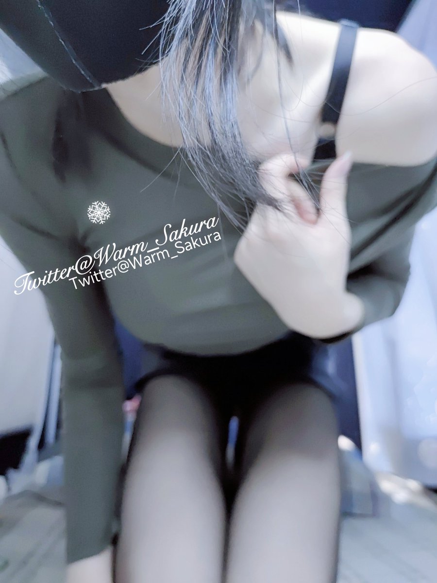 Warm_Sakura's tweet photo. 谁一开始还不是个清纯的妹子啦，直到我谈了三次恋爱(被绿了两次)，渐渐的，少女越来越淡，逐渐变得御了起来......从最初的邻家白丝少女变成了黑丝学姐
毫无演技，全是感情(〒▽〒)
#御姐 #学姐 #人妻属性 #大姐姐 #学姐 #黑丝 #反差 https://t.co/SYJFltQAKZ