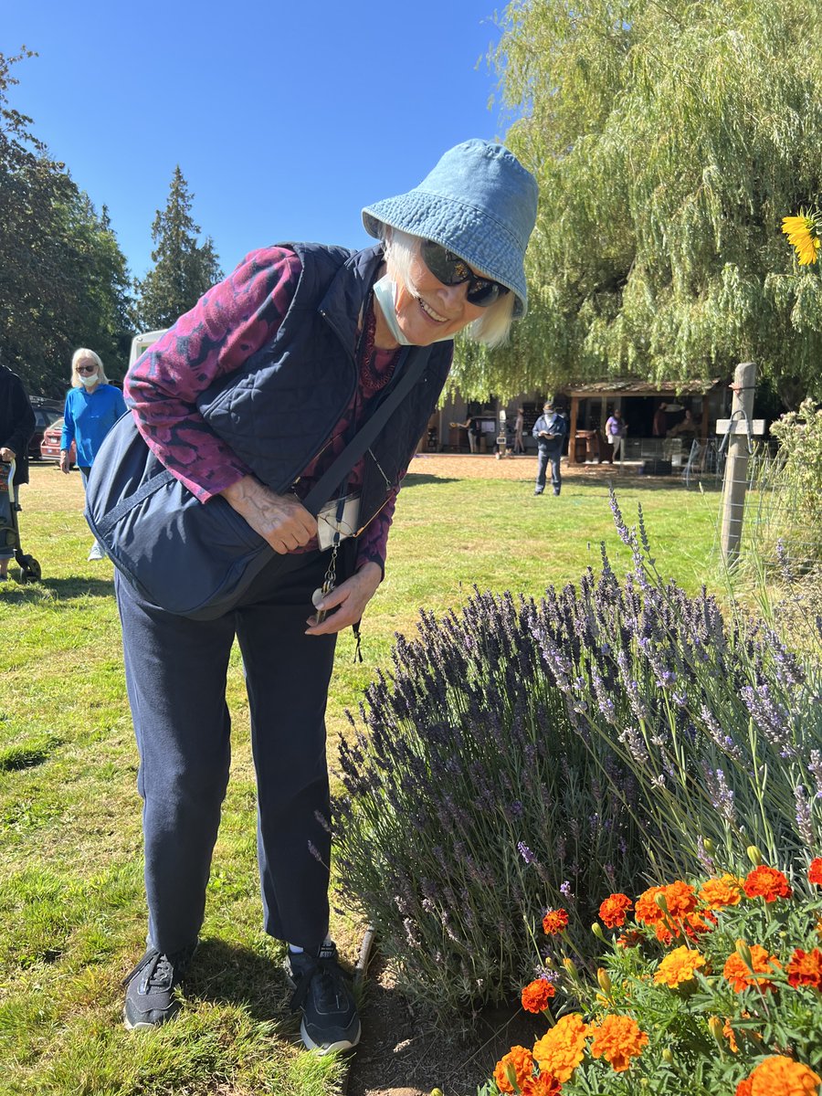 livebonaventure's tweet photo. Residents enjoyed a beautiful time at the lavender farm. They were able to see eight different kinds of lavender at the farm and have the option to buy different lavender products!

#retirementperfected #farm #farms #lavender #seniors #seniorliving #senior https://t.co/Lk4G9EJjSp