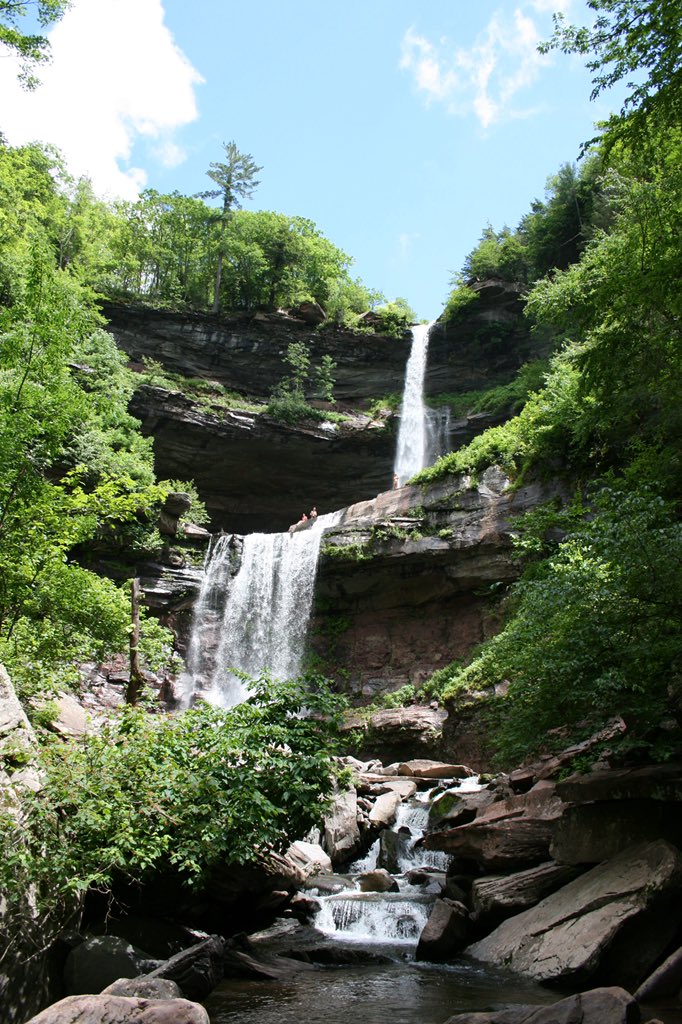 Seemahkachru's tweet photo. Mountains, valleys & falls are always inviting ! #mountainlove #mountaingirl #kaaterskillfalls https://t.co/H9oxJ1ASiM