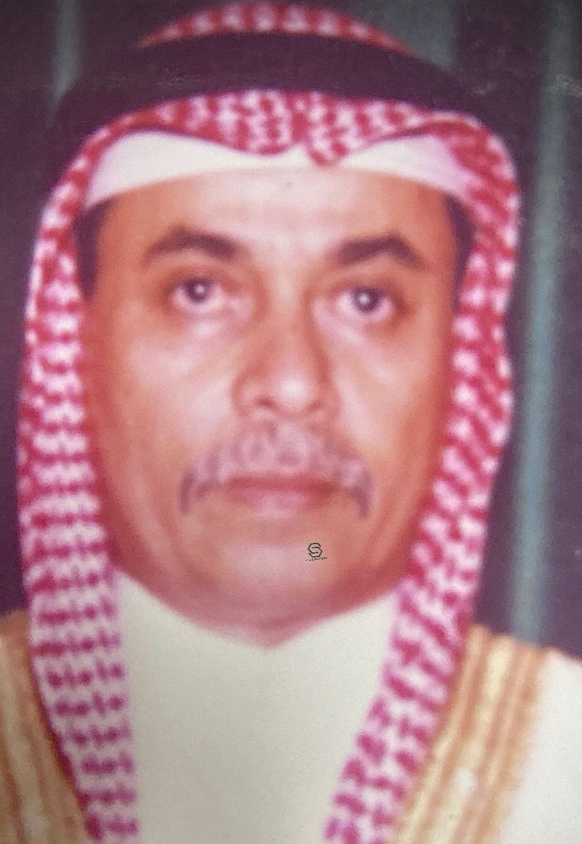 saud_abdulghani's tweet photo. أ.بكر بن أحمد محمد إبراهيم زيدان رحمه الله، ولد بجيزان ونشأ بها،حصل على مؤهل إدارة مطارات من معهدالطيران المدني ودبلومات من بريطانيا وسنغافورة،نائبا لمدير مطار المدينة، سكن العنابية والحرةالشرقية،له انشطة تجارية، توفي بالمدينة ودفن بها (المصدر أبنائه أ.فادية وأ.أحمد حفظهما الله). https://t.co/vpQcUY57Y1