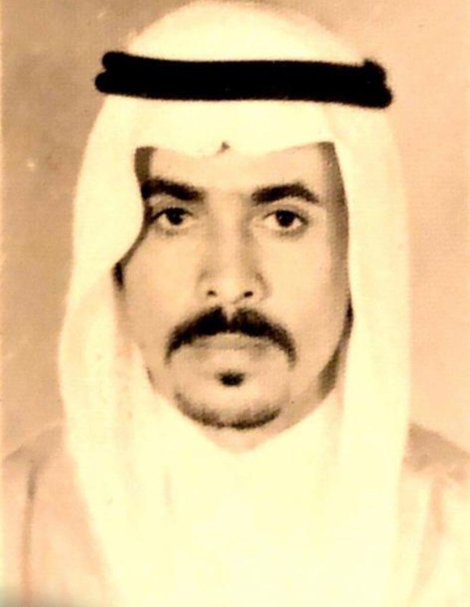 saud_abdulghani's tweet photo. أ.بكر بن أحمد محمد إبراهيم زيدان رحمه الله، ولد بجيزان ونشأ بها،حصل على مؤهل إدارة مطارات من معهدالطيران المدني ودبلومات من بريطانيا وسنغافورة،نائبا لمدير مطار المدينة، سكن العنابية والحرةالشرقية،له انشطة تجارية، توفي بالمدينة ودفن بها (المصدر أبنائه أ.فادية وأ.أحمد حفظهما الله). https://t.co/vpQcUY57Y1