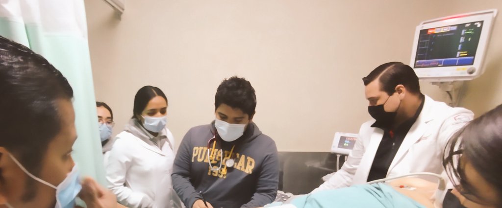 Dr_Dive's tweet photo. #Residentes abocados en atención de paciente crítico. Es muy grato volver a ver esta escena en médicos en formación @rochin_dr @Jesus_puga92. Sus muchachos están haciendo un buen trabajo @cabasev #Colima @DraSolisM #Tapachula #Tultitlan #WakandUS https://t.co/VrpR5c9WtC