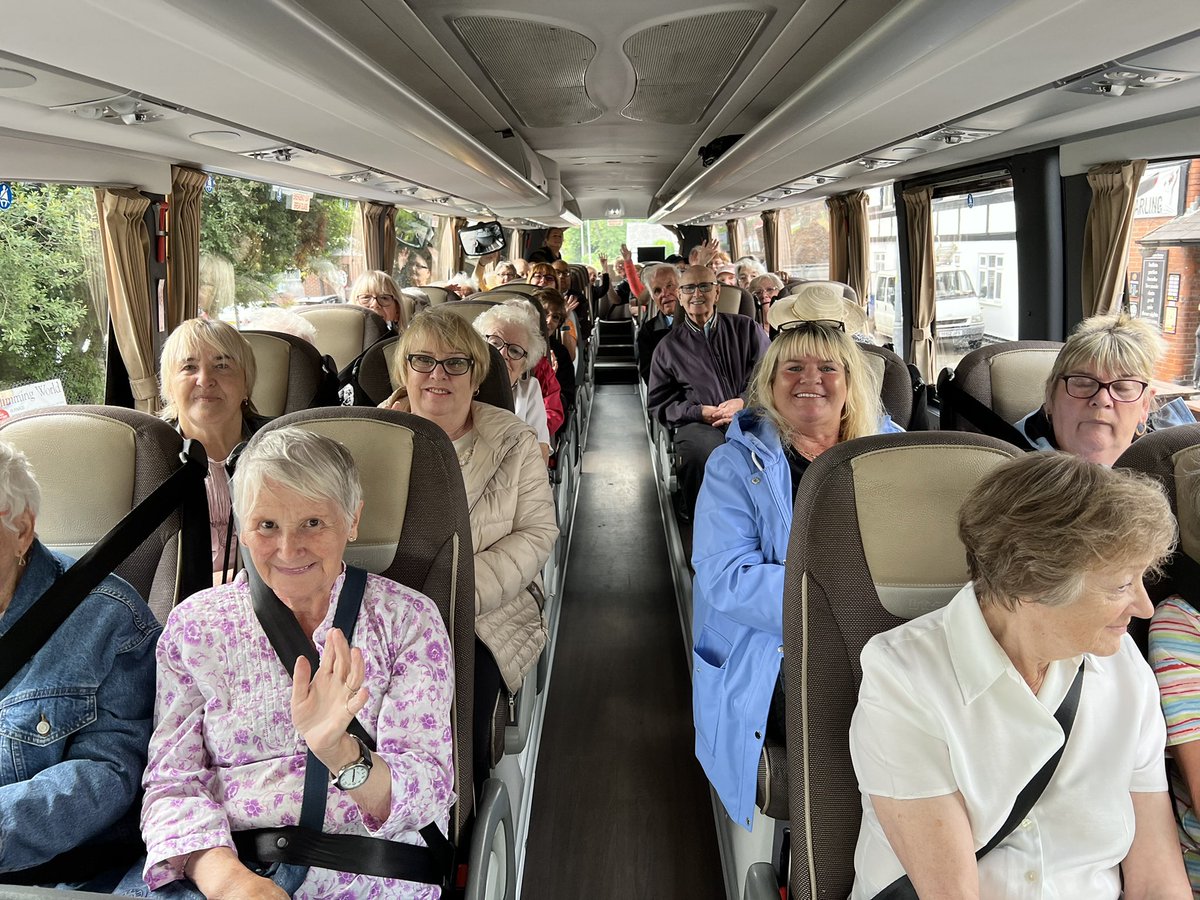 Huge thank you to @SwansTravel for coming to our rescue today. We wouldn’t have made it to Llandudno without your help. Steve is also a fantastic driver so huge thanks to him aswell