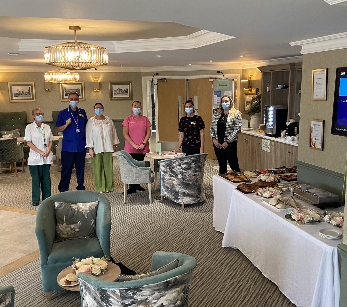 DOS clinic this morning for our NNE team and what a lovely gesture and thank you for visiting professionals at Harrier House! A Blue Light Breakfast! <a href="/MHSOPNottsHC/">MHSOPNottsHC</a> <a href="/EmmaTownsend01/">Emma Townsend</a>
