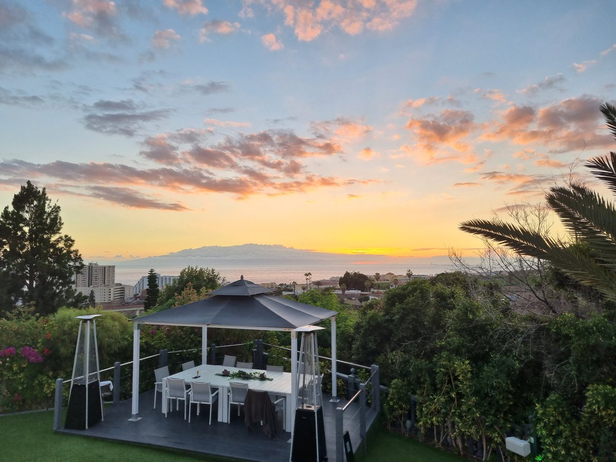 Yesterday was our Summer Party! ☀️ We had loads of fun getting the whole studio out to Tenerife for the first time to enjoy the sun, pool, DJ and of course, lots of games 😎