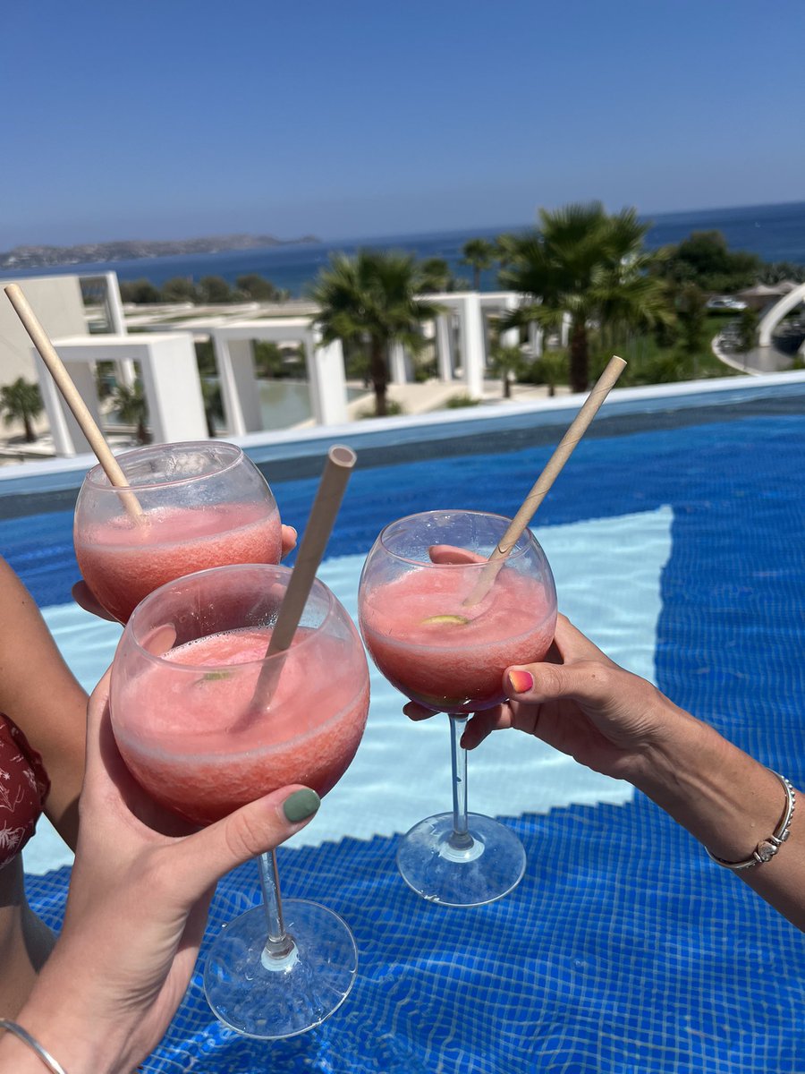 ReynoldsLynda's tweet photo. @HHotels_GR staying at the Mayia in Rhodes and Renato made us fabulous cocktails 🍹🍹🍹 https://t.co/vfgU9Haytq