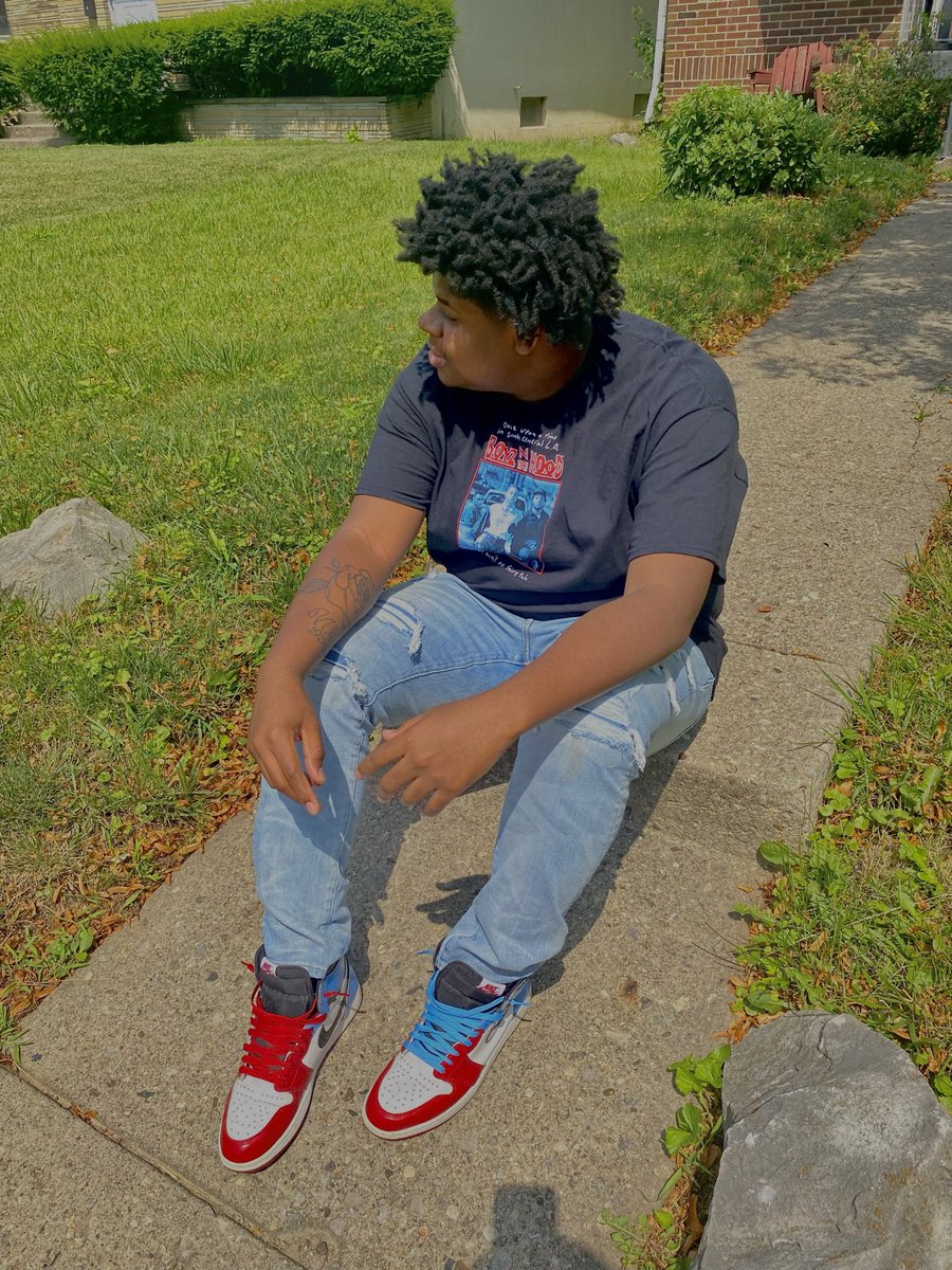 JustZyrell's tweet photo. #bOSURollCall
yoo wassup 🤘🏾 I’m Zyrell but you can call me Zy, Rell 🤷🏾♂️
• 3rd Year
• 614 Born & Raised 📍
• Sports Industry Major
• Games Studies Minor
• Content Creator 🎥 https://t.co/ovzAfTqmbp