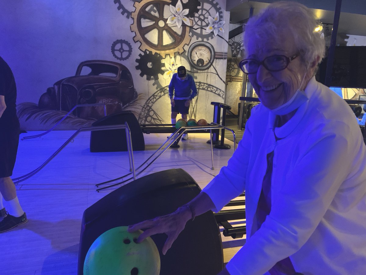 ceslchhgw's tweet photo. Bowling is right up our alley here at #CESLC! 🎳 

Residents of Ring House traveled to Lucky Strike Bethesda for a fun bowling outing. The atmosphere and the company were both a strike! 👍 https://t.co/ddD9yNrs0n
