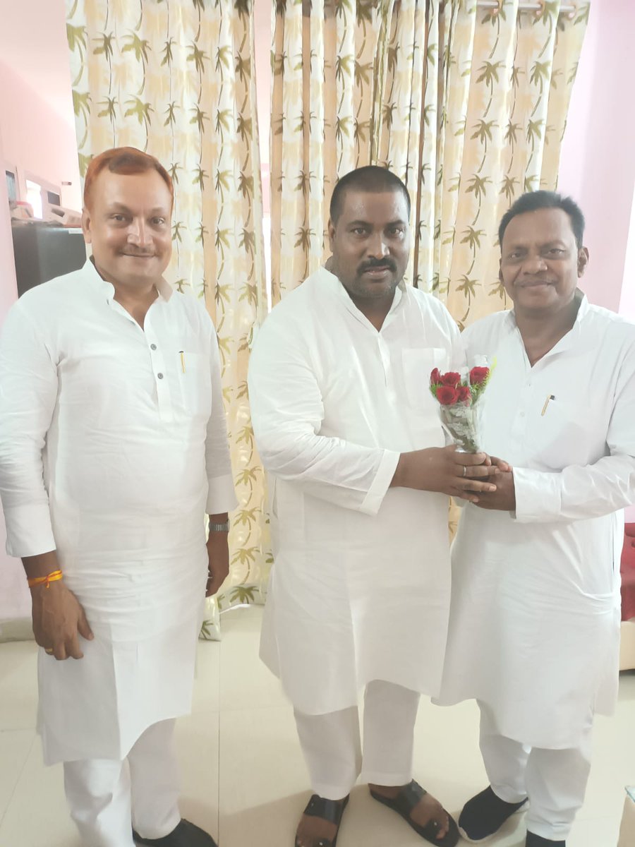 SantoshSevadal's tweet photo. बिहार मंत्रिमंडल के माननीय मंत्री श्री @AfaqueKasbaMLA ,श्री मुरारी गौतम ,श्री(डा ) @AshokChoudhaary,
श्री @AlokMehtaMP
जी से मिलकर शुभ कामना देते हुए।
@INCIndia https://t.co/qx1xsvAisM
