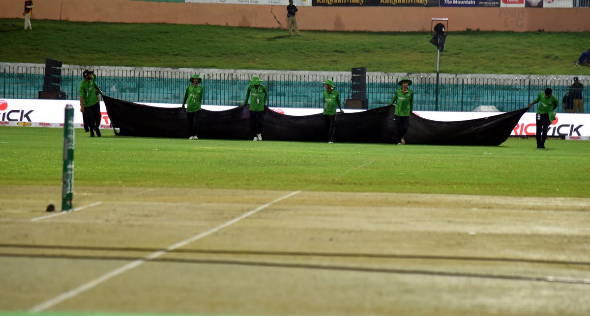 Cricwick's tweet photo. 🚨 UPDATE 🚨
The 9th match of KPL between Rawalakot Hawks and Bagh Stallions has been called off due to intermittent rain and wet outfield ⛈
#RHvBS #KPL2022 #KheloAazadiSe #KingdomValleyKPL https://t.co/kjrvlIBvpr