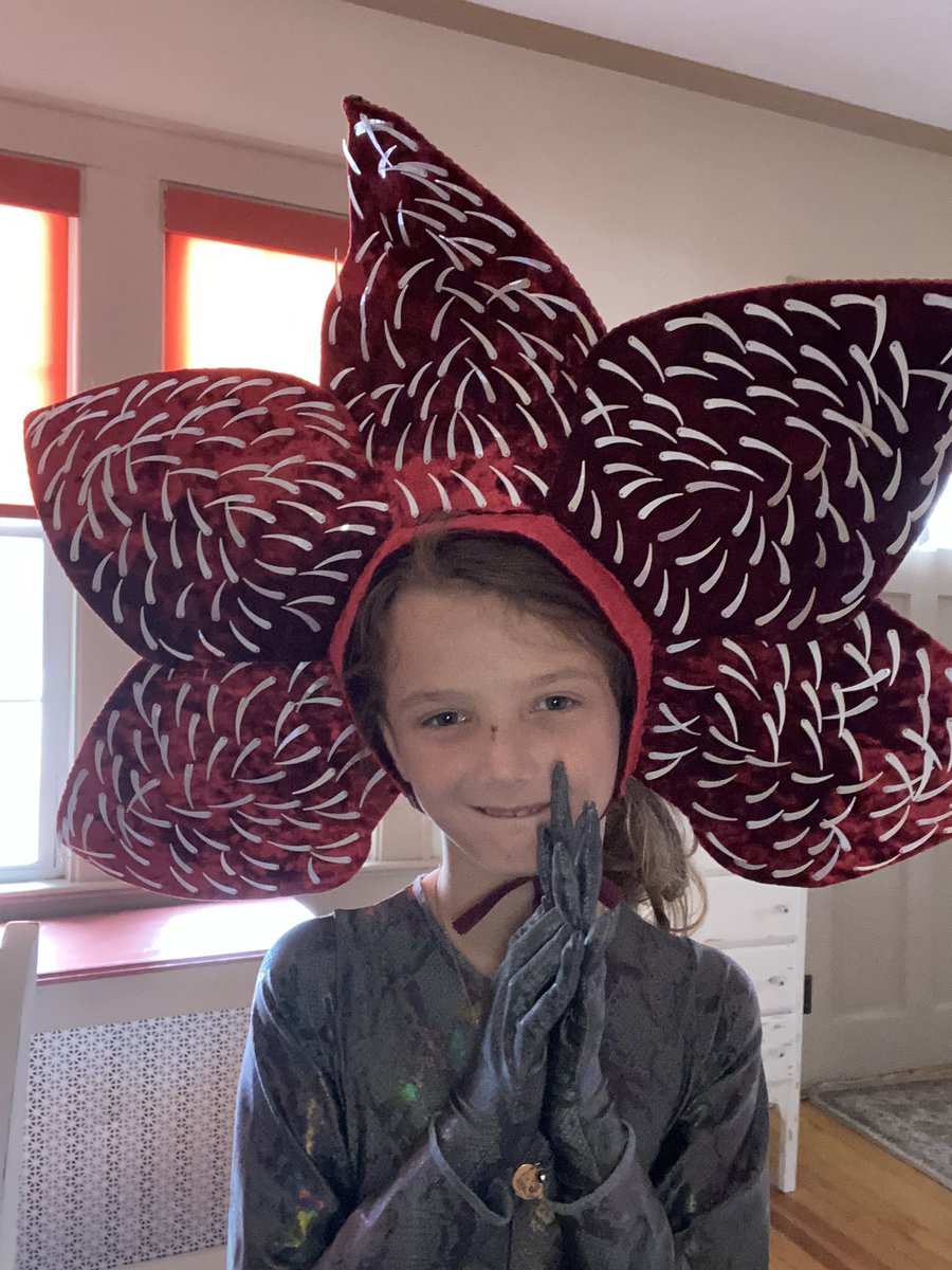 bernardmason's tweet photo. @Stranger_Things please enjoy my daughter’s costume, handmade by her great aunt. https://t.co/UbDxXKG02F
