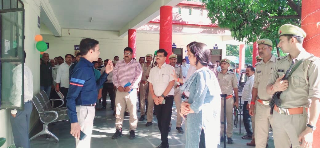 आज जिलाधिकारी महोदय द्वारा तहसील का निरीक्षण किया गया निरीक्षण के दौरान दिशा निर्देश दिए गए
<a href="/DmKheri/">DM LAKHIMPUR KHERI</a> <a href="/MBSIAS2011UP/">Mahendra Bahadur Singh IAS</a> <a href="/kheripolice/">KHERI POLICE</a>