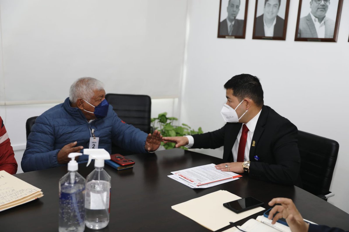 SunafilPeru's tweet photo. 📢[AHORA]
✅ El superintendente @VictorLoyolaD lidera mesa de diálogo con representantes sindicales de la @cgt_peru, #Unicon y #Concremax con el fin de escuchar sus inquietudes y tomar acciones que correspondan dentro del marco legal. 💯 ✔️ 💯 https://t.co/bnrh8JGnSl
