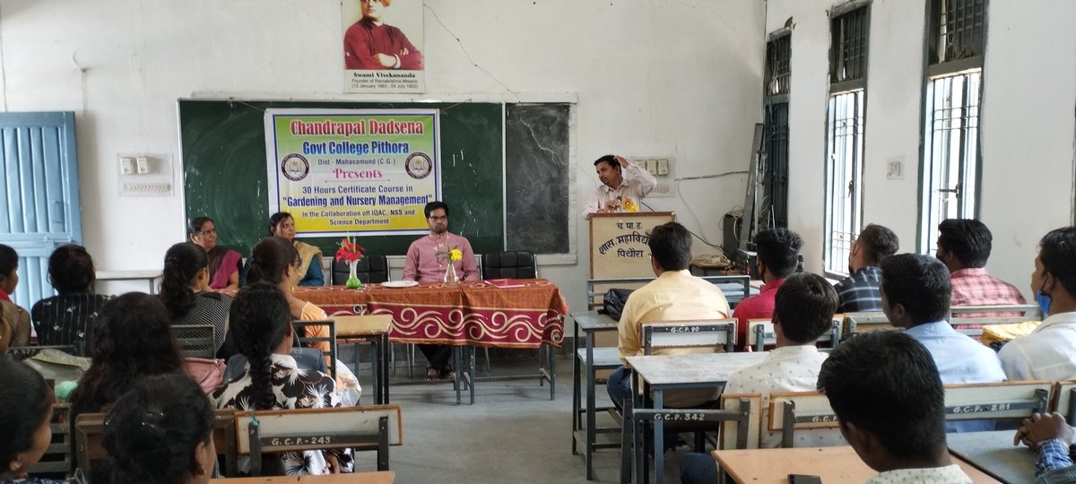 NSSPithora's tweet photo. "Swachhata Pakhwada" Program organized by NSS Govt. College Pithora

#plantations
#horticulture @askabir_ @ConnectingNss @_NSSIndia @NSSRDBhopal @NssrdB @NssChhattisgarh @PMOIndia  @SamarendraS21 @YASMinistry  @_NSSAwards @AgriGoI https://t.co/sVV0aHqKke