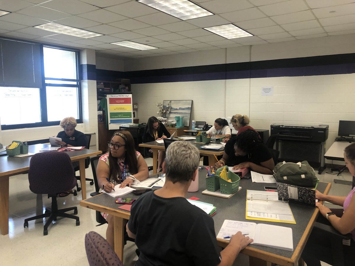 tinapate_mt's tweet photo. Check out this group ⁦@msa_w⁩ sharpening the tools in their instructional practice toolbox ⁦@IbervilleSchool⁩ #TeachingandLearningStandards #InspireTomorrow ⁦@EmilyMartin225⁩ #TheParty’sHereOnTheWESTside! https://t.co/O29kiTBvmY