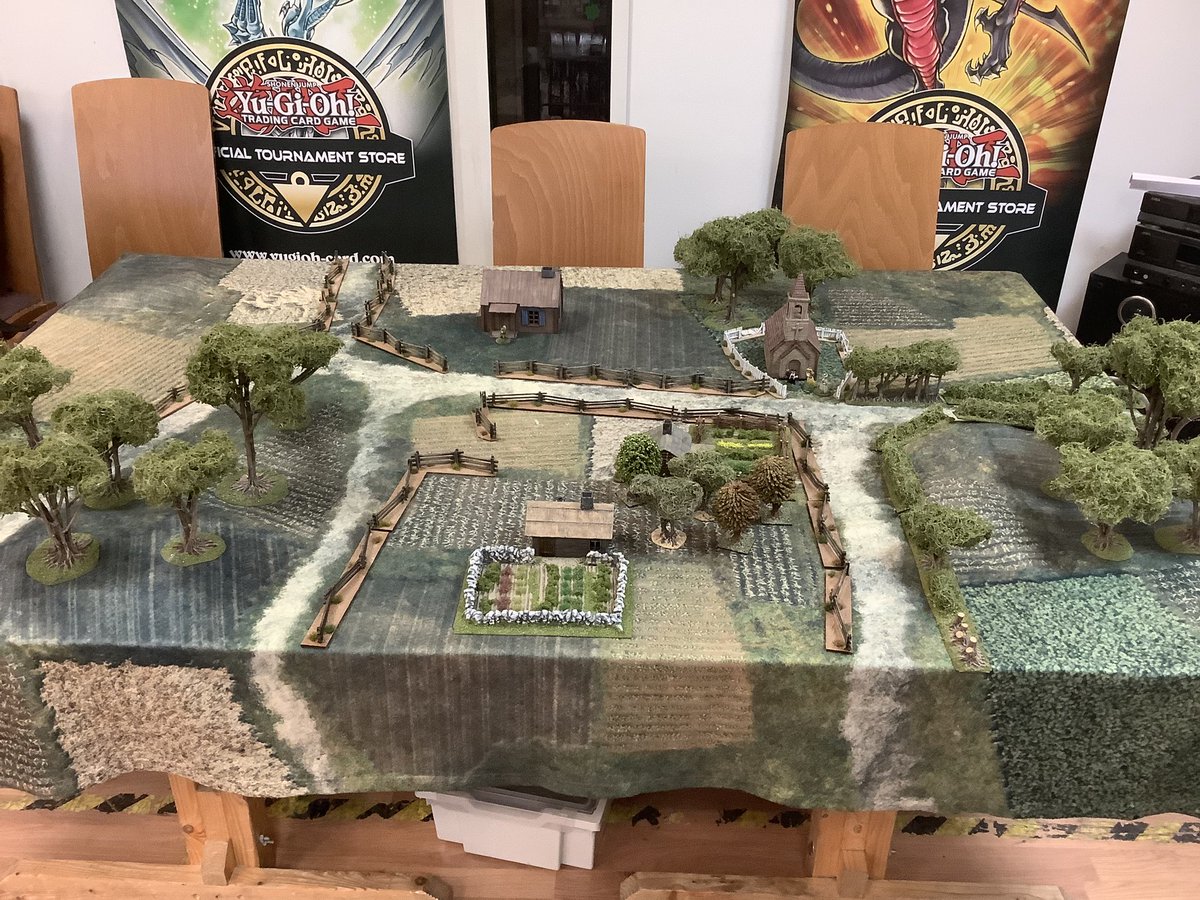 _EccentricMan's tweet photo. Tonight’s game the defence of Castle Rock. French Indian Wars.  Figures by #Gallopingmajor Battle cloth @CigarBoxBattle  #SharpPractice  #Spreadthelard https://t.co/SrBU5Ie1Vs