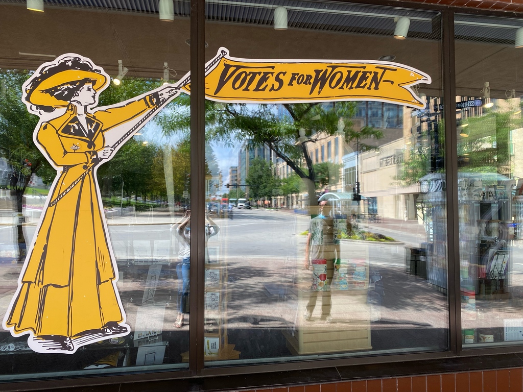 BethFalcone's tweet photo. On our way to Minneapolis, we stopped by Madison, WI. I've never been to this beautiful town! 

#vocalcare #pava #womensconference #vocalartists #singing #voicecommunity #virtuallypava #singer #vocalpedagogy cone #voicepro #middleagedsingers #vocaleducation https://t.co/B3Jj3ggJns