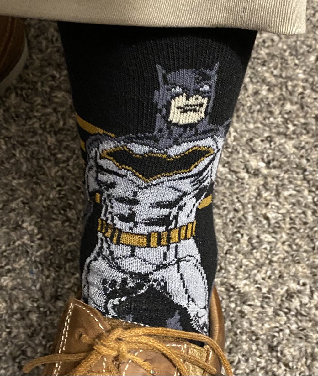 SithCareBear's tweet photo. Just cuz I’m at work doesn’t mean I can’t represent!!🦇🔥🦇🔥🦇🔥#Batman #Batsocks #FunAtWork #HumpDayHosiery https://t.co/qumZhJqtv0