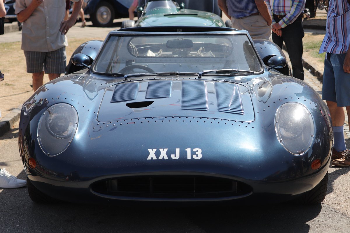 ianham_'s tweet photo. Braved the sun surface temperatures to look at some shiny things at the Broadway Car Show at the weekend https://t.co/OF8C9PfsPd