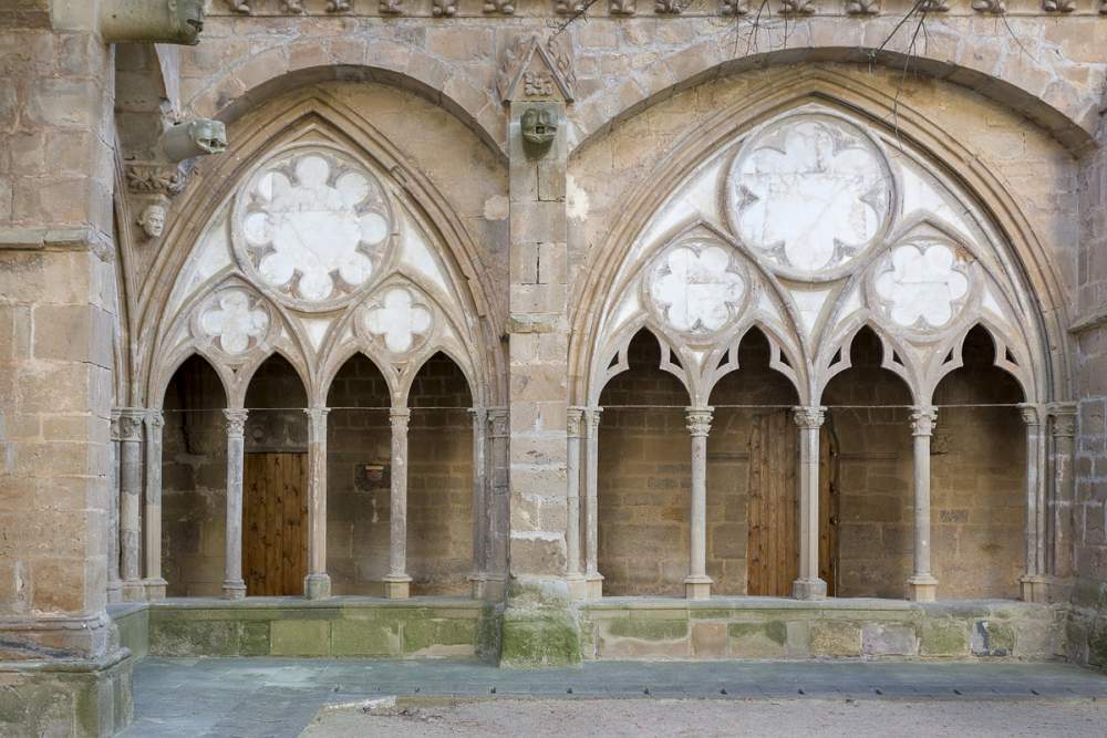 aragonturismo's tweet photo. El Monasterio de Veruela ubicado en la localidad de Vera de Moncayo ⛰️ se prepara para volver a abrir sus puertas después de cerrarlas a consecuencia del #IFAñonDeMoncayo 
¡Nos alegramos mucho de poder volver a pasear por su imponente claustro! 😍
@DPZaragoza https://t.co/rDZ9aFjbK9