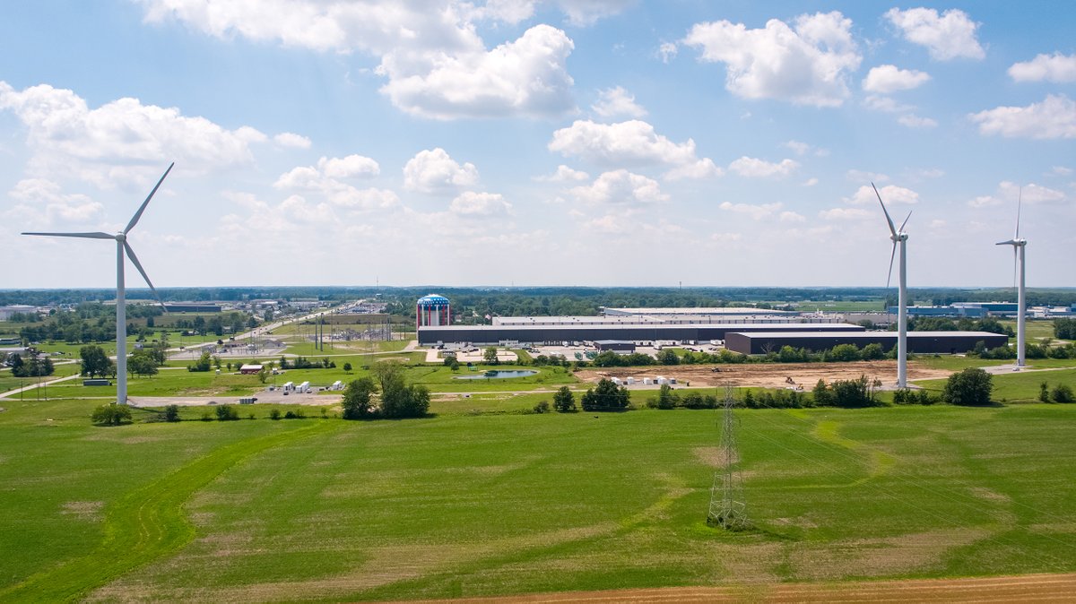 onepowerco's tweet photo. This week’s #WindView shows OE #WindforIndustry turbines and the plant they service. These turbines provide on-site, renewable energy to our industrial customers, helping lower their carbon emissions and reliance on the grid. ⚡ That is an #energytransition we can get behind. https://t.co/FMoBAFDowd