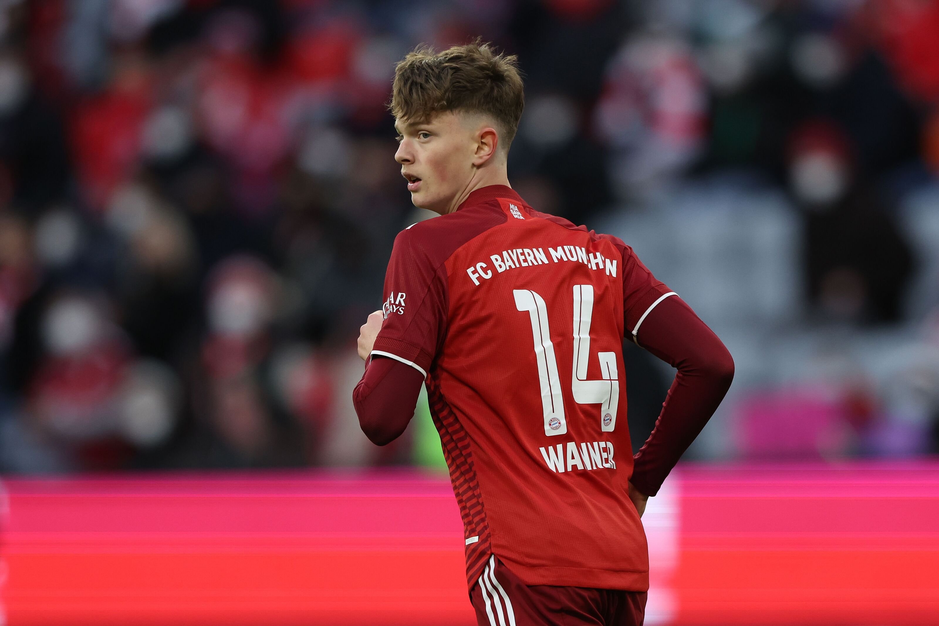 Пол ваннер бавария. Молодой игрок баварии. P wanner. P wanner. Зоммер футболист бавария.