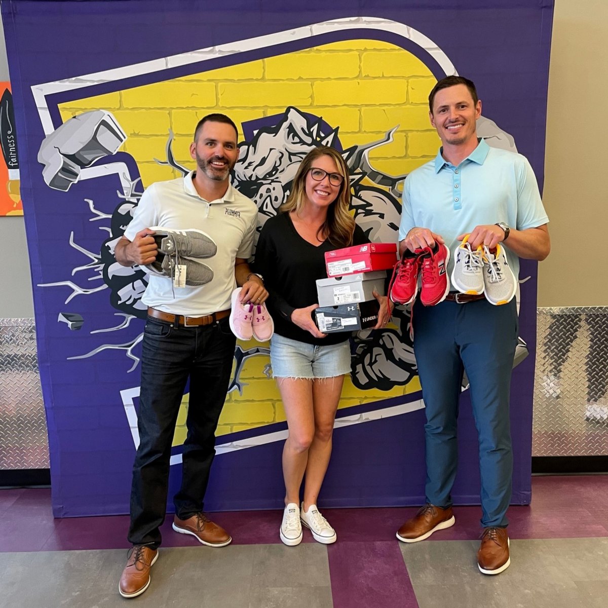 PlummerInsured's tweet photo. As we continue to celebrate National #NonProfitDay we want to highlight the Kicks for Kids project. 👟 Through our #GivingAgency program, we partnered with Dr. Ben Iske of Bridgeport Dental, created a 501(c)3, &amp; give out a free pair of shoes to every kid in Bridgeport Elementary! https://t.co/znLwXX7C1h