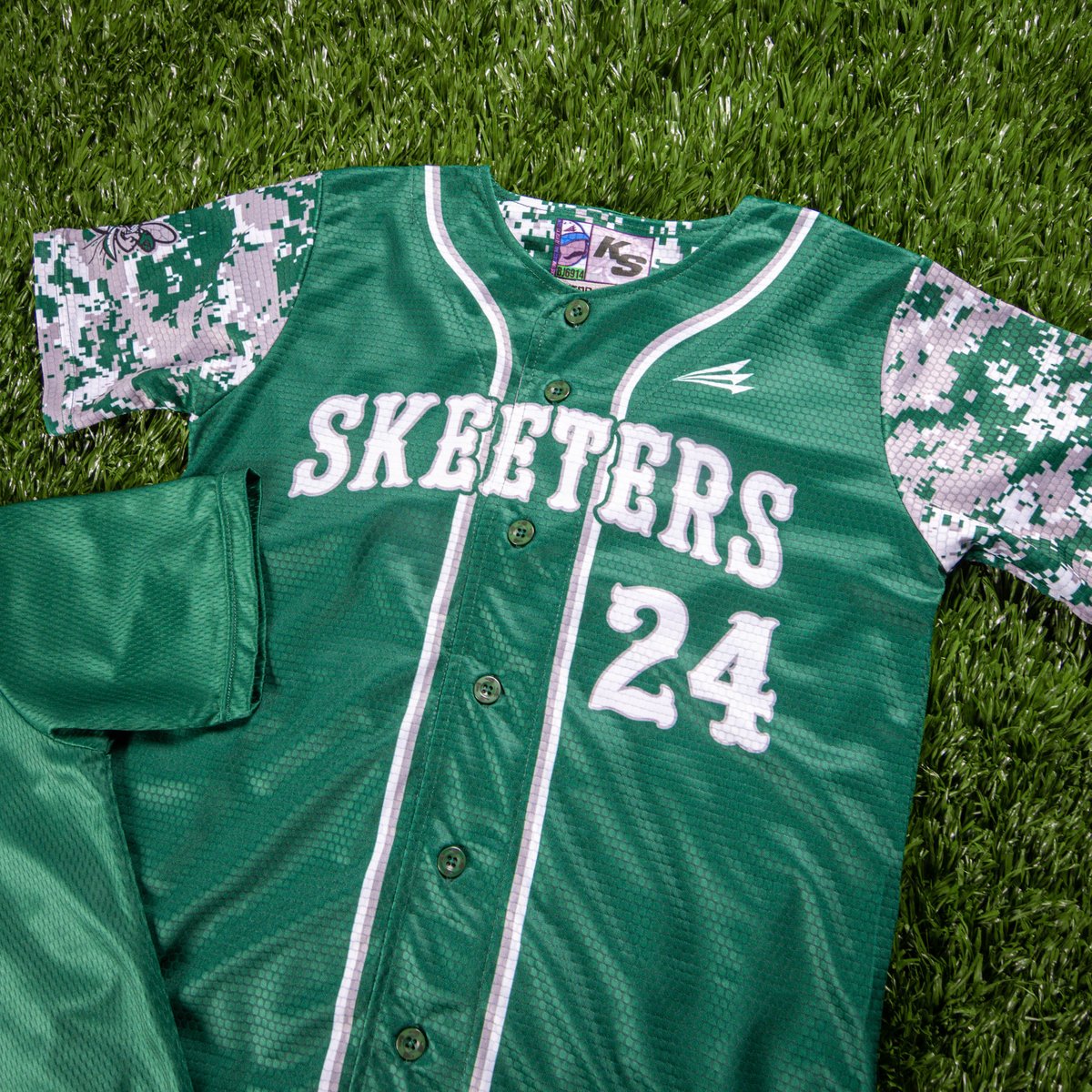 CBJ_Triton's tweet photo. #Triton Apparel is the perfect companion to custom jerseys. See all the possibilities and request your designs today. https://t.co/gmgZMG676x
👥 Kingwood Skeeters in Texas
💯 HyperTee, Camo C107
#teamtriton #custombaseballjerseys #baseballuniforms #baseballjerseydesigns https://t.co/K3UzsjcZiI