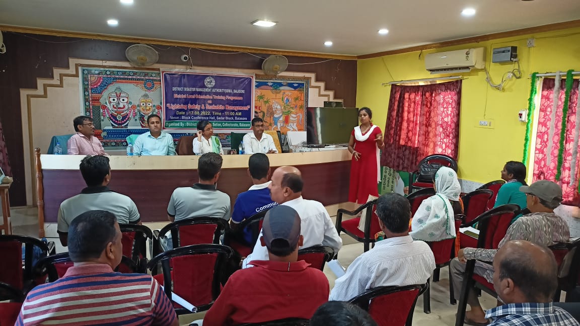 emergency_bls's tweet photo. Today, a "District Level Orientation Training Programme on Lightning Safety and Snakebite Management"has been conducted by DDMA for Master Trainers who will impart training at the community level. #PreparedCommunity #BetterDisasterManagement @osdmaodisha @SRC_Odisha @DBalasore https://t.co/FR3z478qwe
