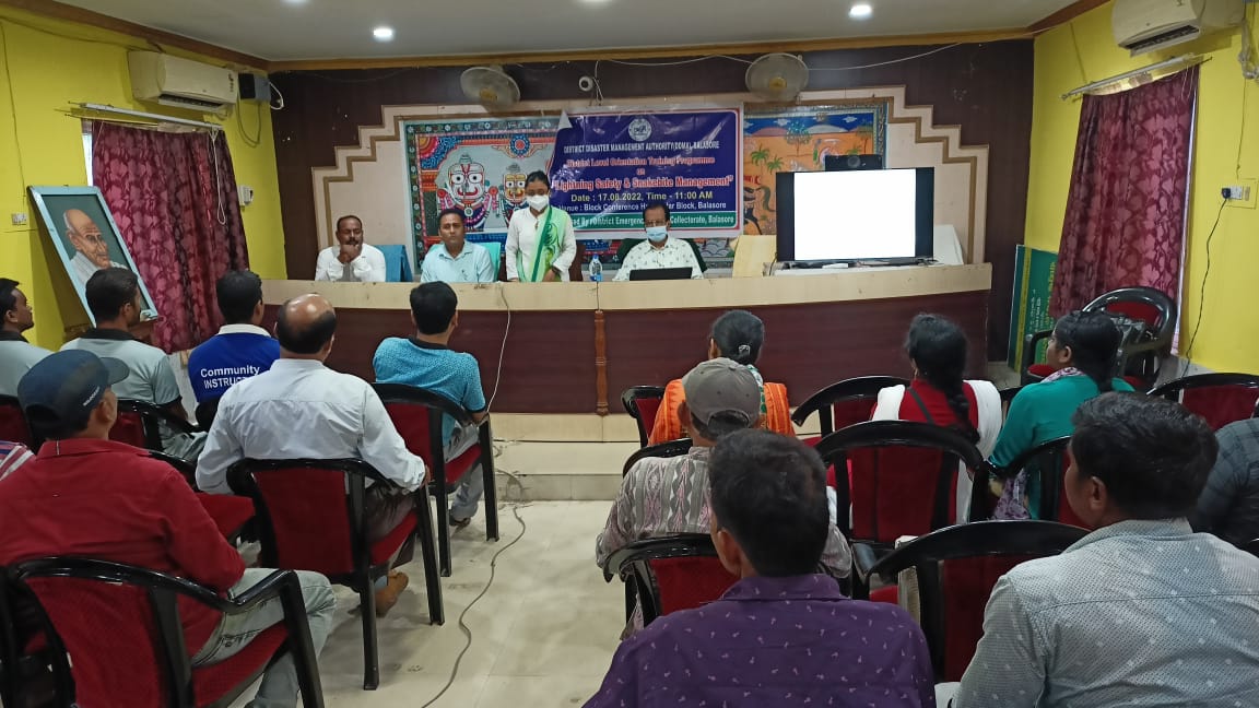 emergency_bls's tweet photo. Today, a "District Level Orientation Training Programme on Lightning Safety and Snakebite Management"has been conducted by DDMA for Master Trainers who will impart training at the community level. #PreparedCommunity #BetterDisasterManagement @osdmaodisha @SRC_Odisha @DBalasore https://t.co/FR3z478qwe