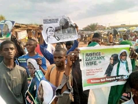 Alshirazy_313's tweet photo. The brothers and sisters disciples of Sheikh Zakzaky in Kaduna have held #ReleaseZakzakyPassport protest demanding the @MBuhari administration to grant Sheikh Zakzaky and his wife their international passport so that he can travel abroad to seek their failing health.

@elrufai https://t.co/6ZDZbwND8K