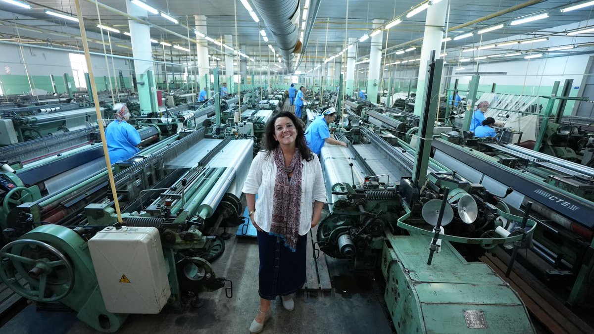 SandstoneGlobal's tweet photo. In ep.1 of #WondersofAzerbaijan, @bettanyhughes goes behind the scenes of Sheki’s famous silk industry to learn about its history and meet the people who keep this treasured tradition alive.

Sat 20th &amp; Sun 21st Aug on @BBCWorld

#TheSilkRoads #Azerbaijan #Archaeology #History https://t.co/bH5DJ2kIDB