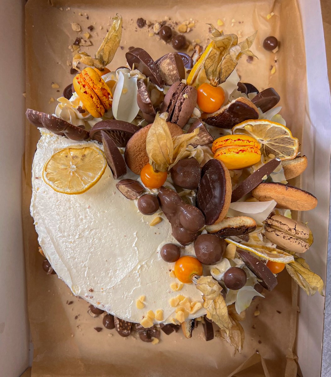 A Traditional Victoria Sponge with Vanilla icing and the customers favourite chocolates! 🍊