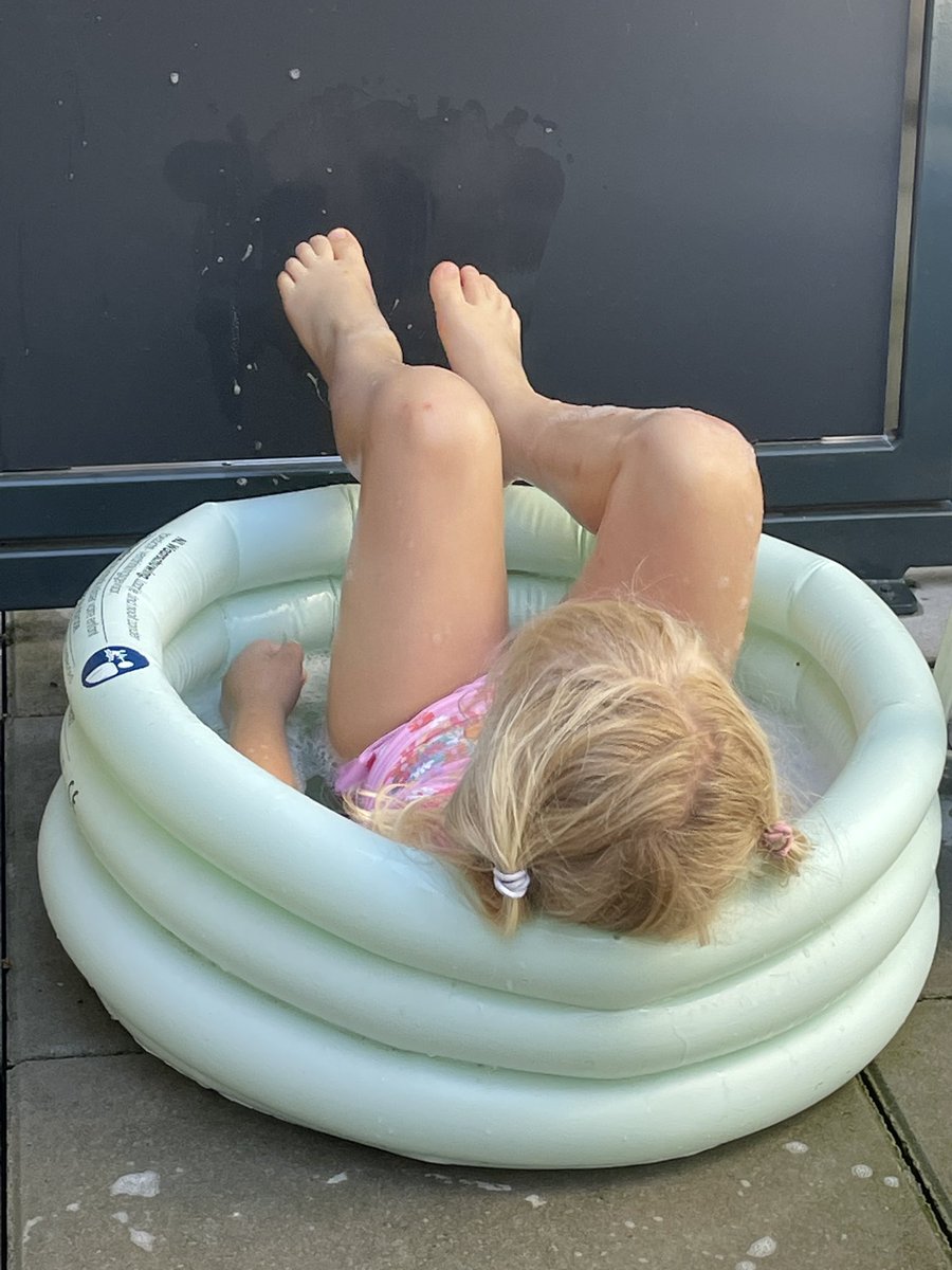 Mirjam van Esch tweet media