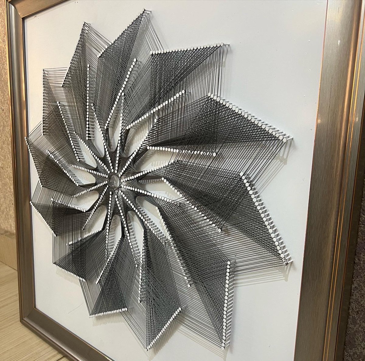 razaq_musa1's tweet photo. Just bored so I decided to make this😁. #stringarts #artwork #artist #wallartdecor https://t.co/VZuCwv3DEX