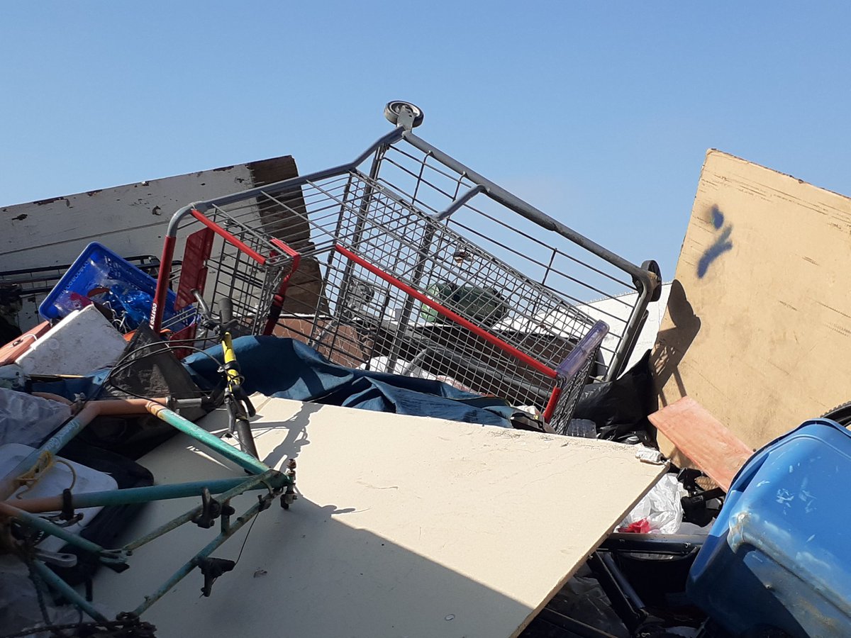 HomelessnessSD's tweet image. .@thinkchulavista conducting a homeless community sweep in a park that&apos;s been home to about 100 people.