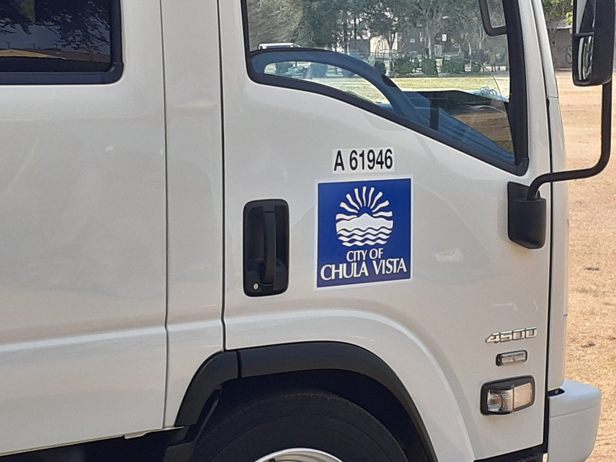 HomelessnessSD's tweet image. .@thinkchulavista conducting a homeless community sweep in a park that&apos;s been home to about 100 people.