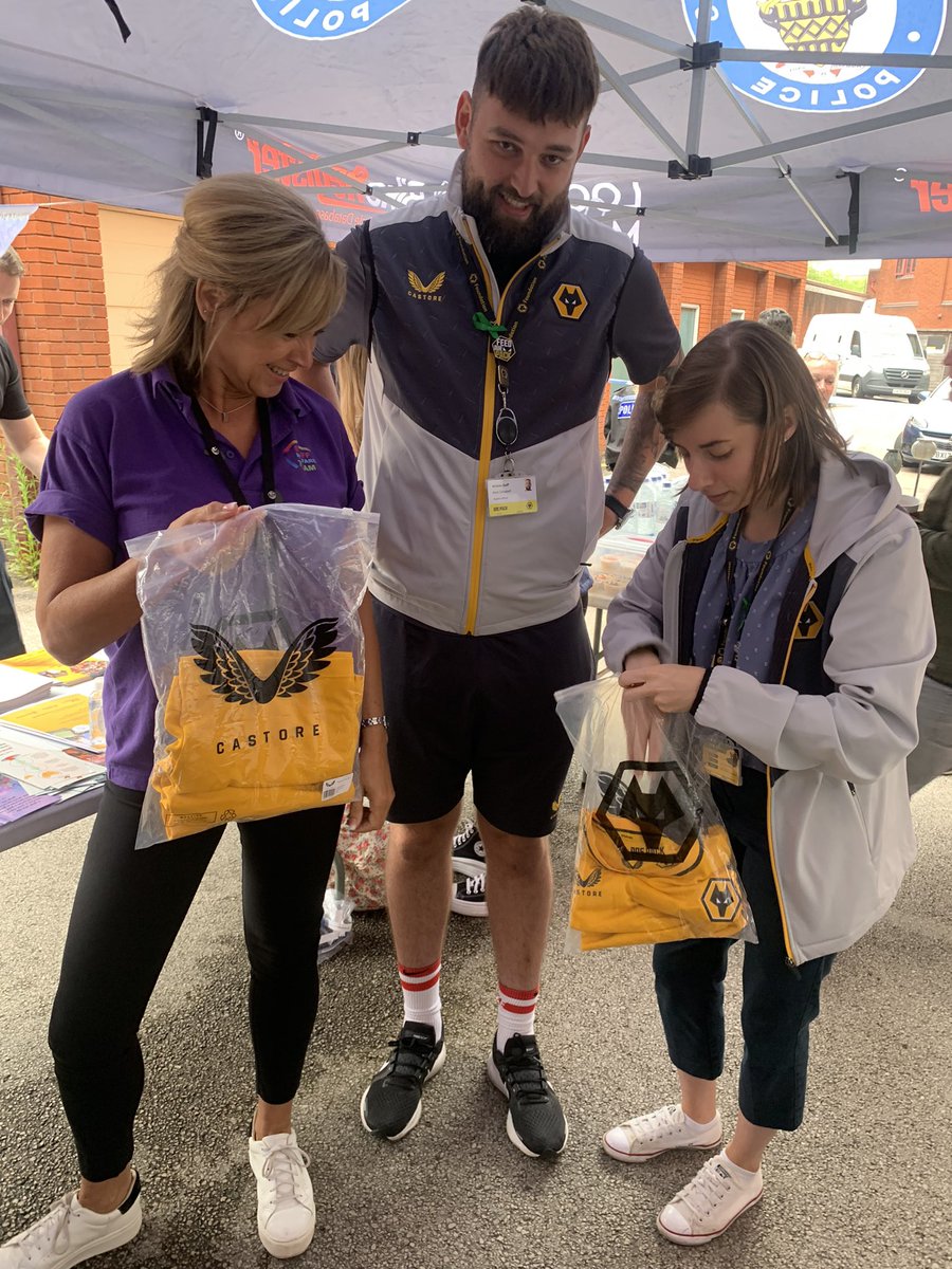 Great day supporting <a href="/WolvesPolice/">Wolverhampton Police</a> Davo &amp; Kelly 😇😇#wellbeing #thanks @DaveThompsonCC <a href="/Poppy_PMAS/">Poppy F</a> <a href="/Rich_Cooke1/">Rich Cooke</a> <a href="/ADForensicsWMP/">Michelle Painter</a> @LisaRobsonWMP @HodgeHillInsp <a href="/ToughCare/">ToughEnoughToCare</a> Stu you need to meet Davo! #albionnotwolves 😜