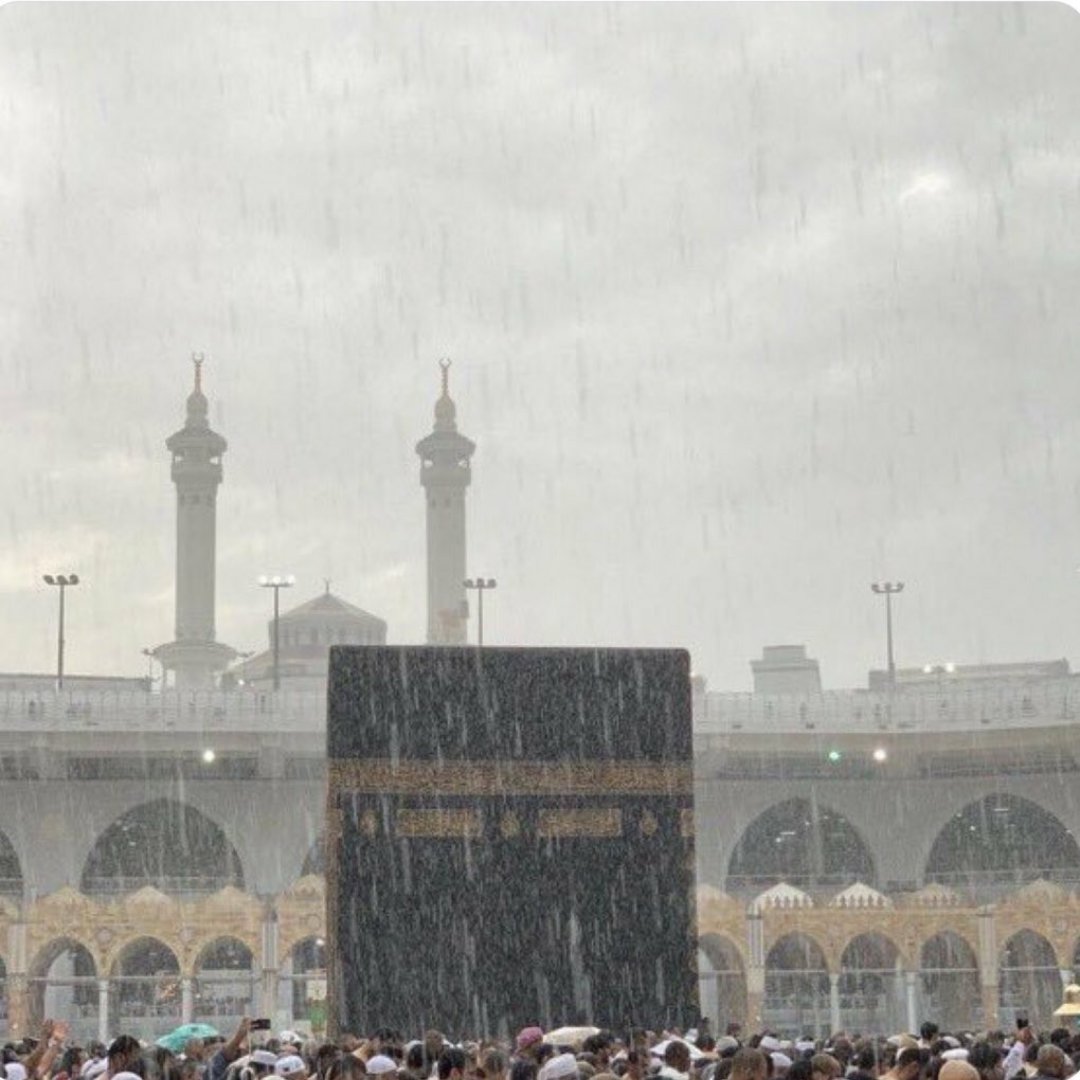 BINNASSER___'s tweet photo. يارب وما خاب مِن قال يارب 
"عُمره ومطر ودعوات مُستجابه
 عاجلاً يارب .. 
#مكه_الان https://t.co/GVwPHrBKb6