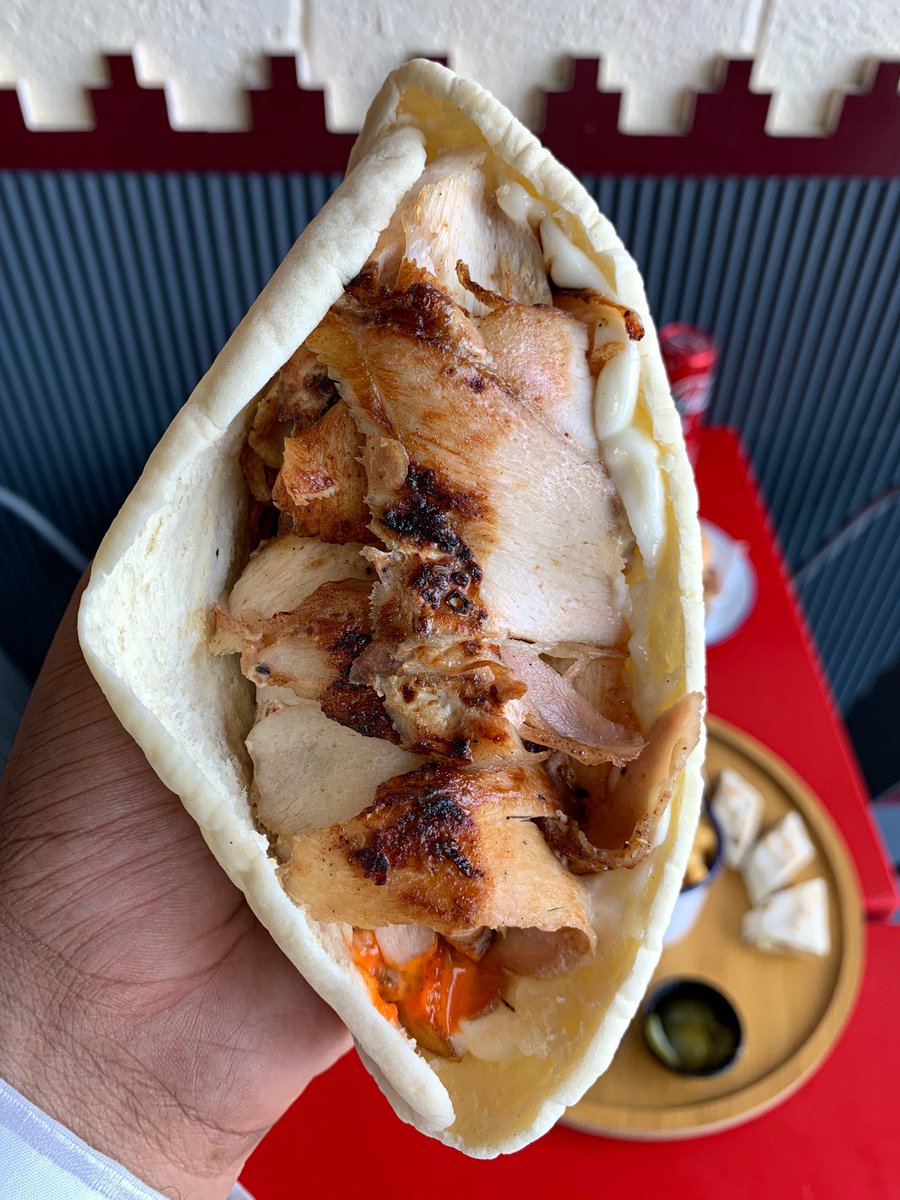 ask_riyadh1's tweet photo. شاورما أڤينيو 🤩♥️
مطعم مميز متخصص في شاورما الدجاج على الفحم يستخدمون دجاج طازج أبدعو في "صمونة" شاورما دجاج مع بصل مكرمل وبطاطس وصوص تقدم بالخبز المصري مقمرة والحشوة راهية سعرها ٨ ﷼ وخصم ١٥٪ لمدة ٣ أيام بالفرع الجديد لطلبات الاستلام والمحلي فقط
📍حي الوادي - طريق عثمان بن عفان https://t.co/aicqqmZSEf