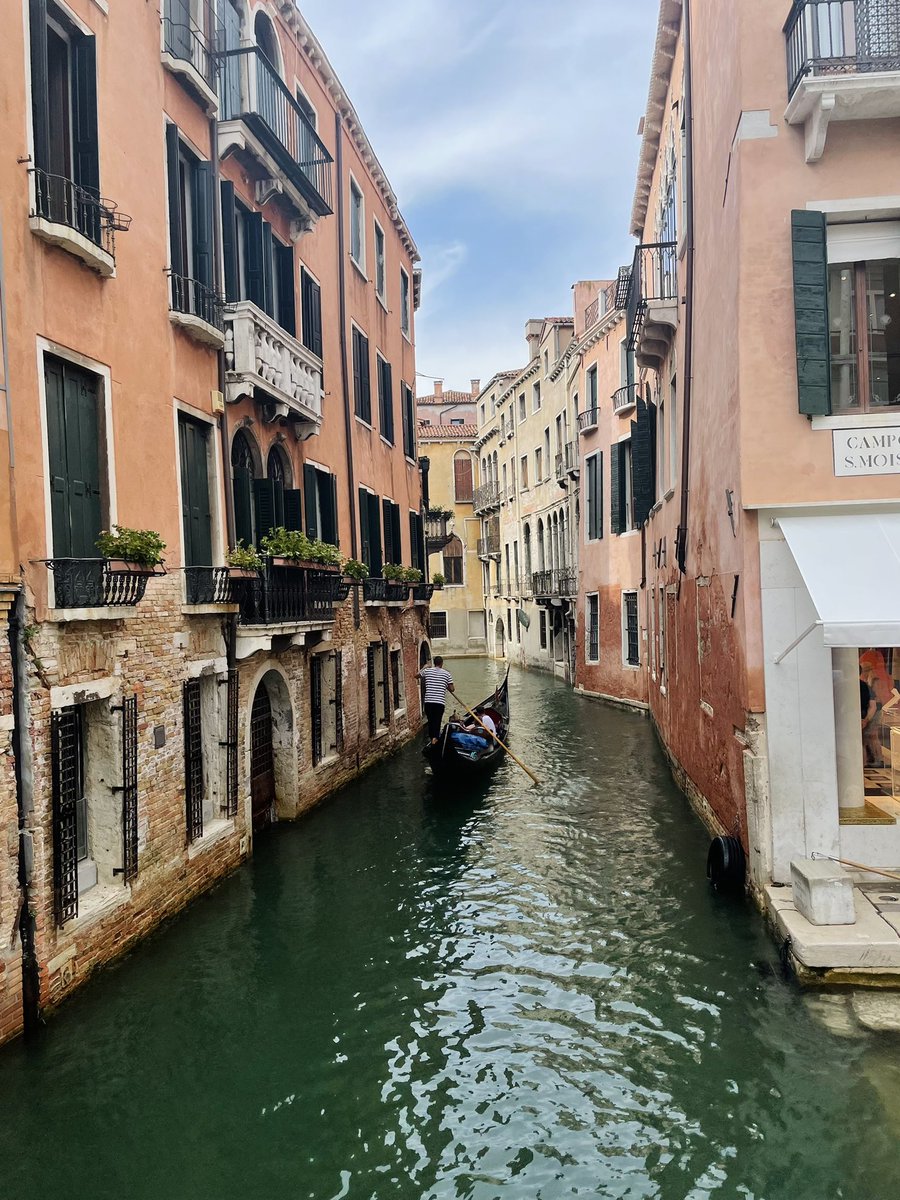 L_LKIM's tweet photo. Getting just totally lost in Venice ❣️ https://t.co/FZgzpflchw