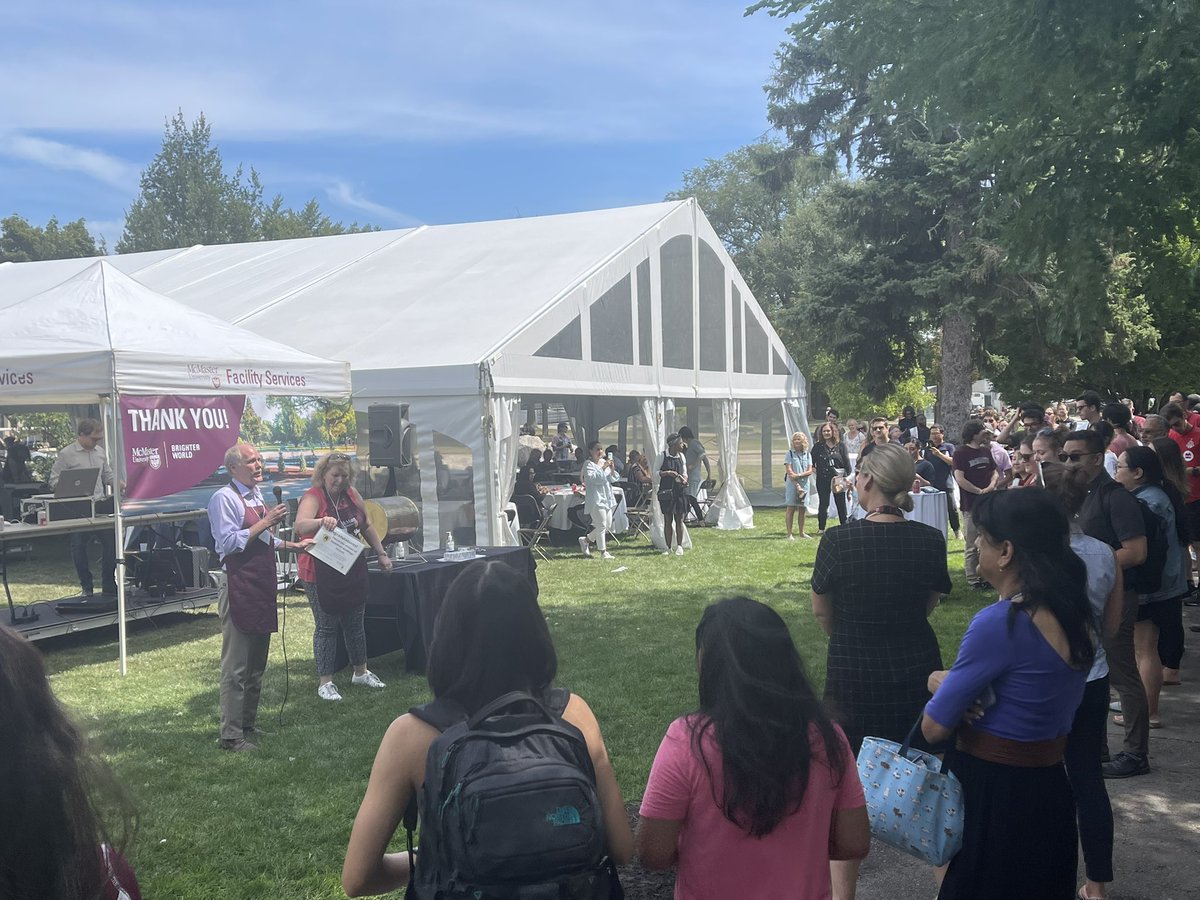 McMasterUTS's tweet photo. Thank you to all @McMasterU folks who pulled together today’s staff thank you bbq! So nice to see and meet so many colleagues 🍔🍦🥤 @McMasterProvost #connectedMac #thankyou https://t.co/B2EGbabOIV