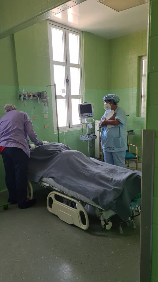 HQCalixtoGarcia's tweet photo. Movida mañana de trabajo del servicio de quemados, cura de pacientes.
@DPSHabana
 #CubaSalvaVidas #VamosPorMás #ACubaPonleCorazón #PorUnaMejorCalidadDeVida #TeamCalixto #NoAlBloqueoContraCuba #ABAJOELBLOQUEOACUBA #SomosCubaViva #PuentesDeAmor #NoAlBloqueoInjustoContraCuba https://t.co/45GLXj4oWO