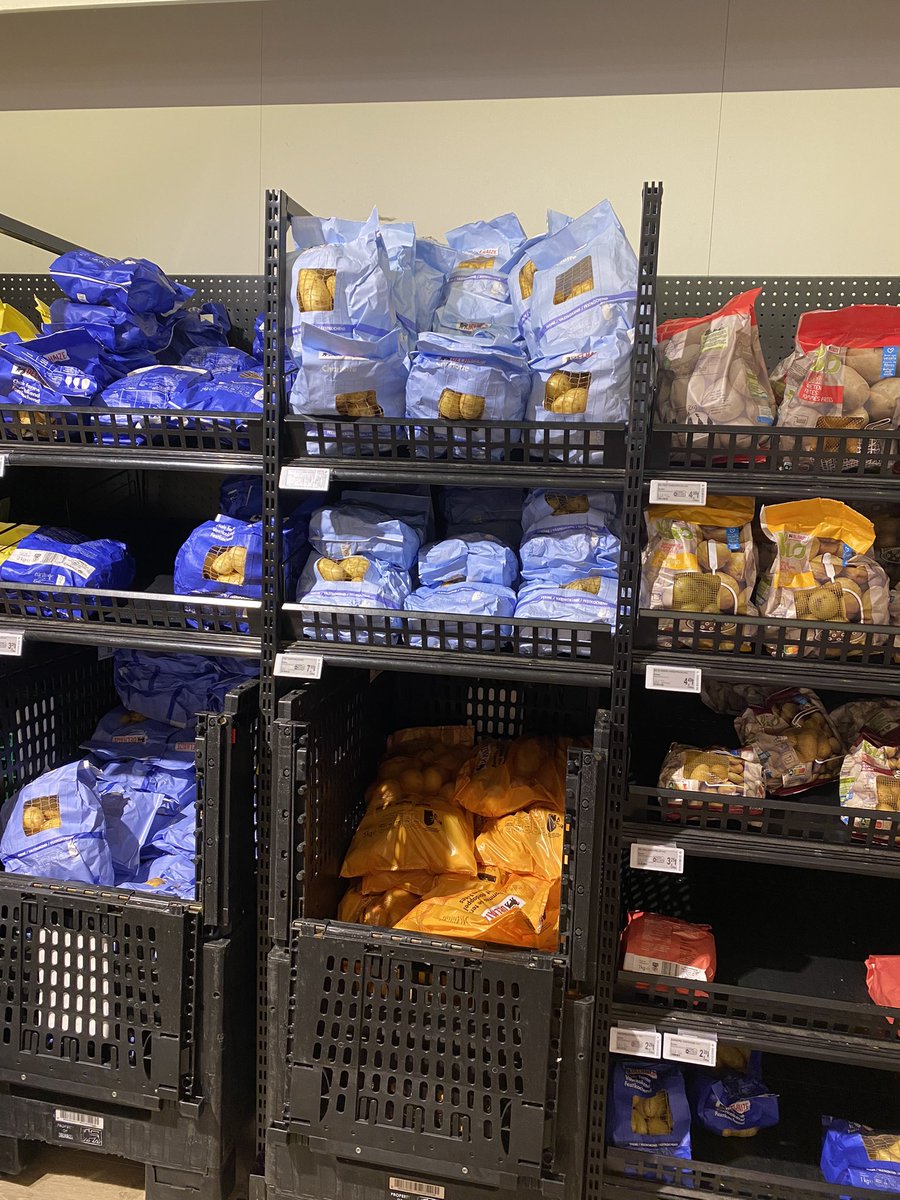 sofiebockaert's tweet image. Tot mijn verbazing geen Belgische aardappelen te vinden in @DelhaizeNL Beetje bizar lijkt me #dtv