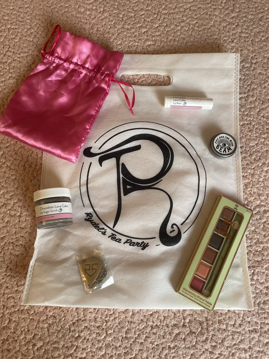 hi all!! i just recently moved and i found my extra gift bag from rydel’s tea party in chicago a couple years ago!! i don’t have a need for 2 so i’m going to be giving it away!! just follow and retweet this tweet to be entered and i’ll choose the winner at random!!!