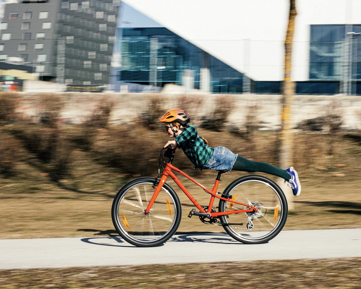 Presentamos Jett, la bici de niños que se adapta mejor, por más tiempo #TimetoJett

Jett es la bicicleta más ajustable que jamás hemos fabricado, diseñada para adaptarse al crecimiento de tu mini ciclista y para durar hasta tres veranos. 

Conócela en specialized.com/cl/es/shop/bik…