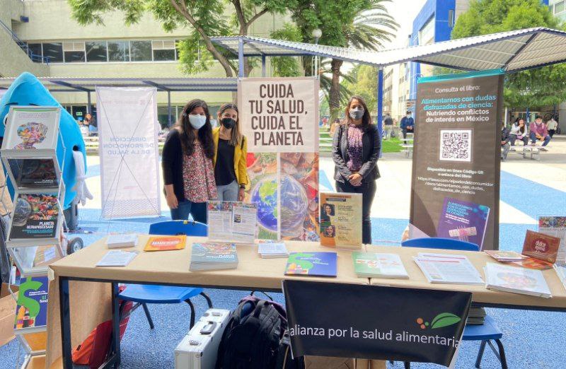 📍 Si estás por el Centro Cultural <a href="/uamxoficial/">UAM Xochimilco</a>, ven a visitar nuestro stand donde encontrarás materiales informativos e investigaciones sobre salud alimentaria en México 👏🏽. 

Te esperamos.