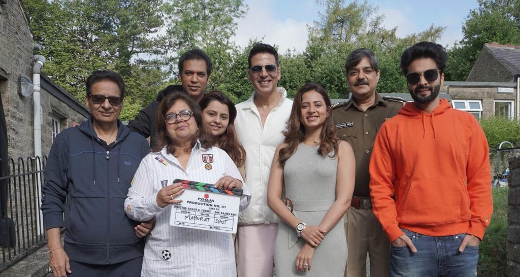 ankitkushwah_'s tweet photo. Announcement Loading Soon.....

#ProductionNo41 From @poojafilms Which Is Titled As #Kathputli 🎉💥

Bring It On 😍💯❤️
@akshaykumar @Rakulpreet @jackkybhagnani @honeybhagnani 
#SargunMehta . https://t.co/mVulk2HMHW