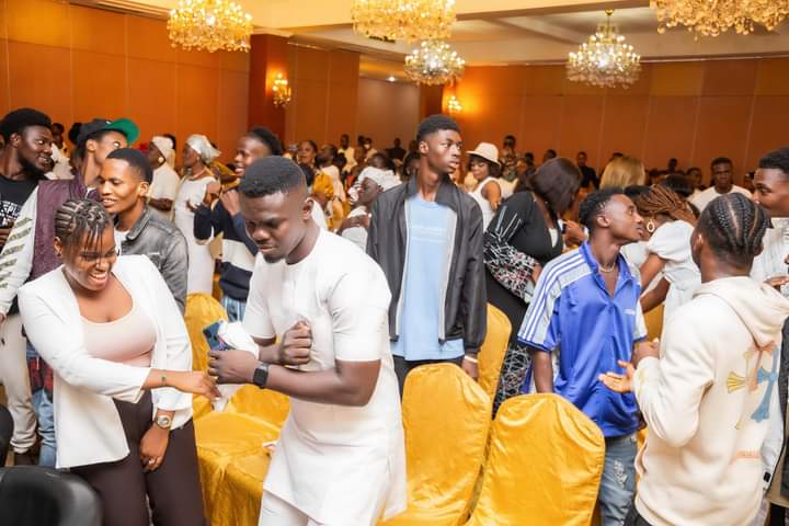 She believed in touching the garment and by so doing she was made whole, but yet people partake of his flesh and blood and remain the same !!!
The difference is the approach.
One came believing !!!
 The other came casually to fulfilling a tradition
Mark 9-23
(Jis billionaire)